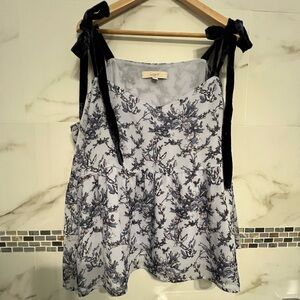 LOFT Women’s blue floral top